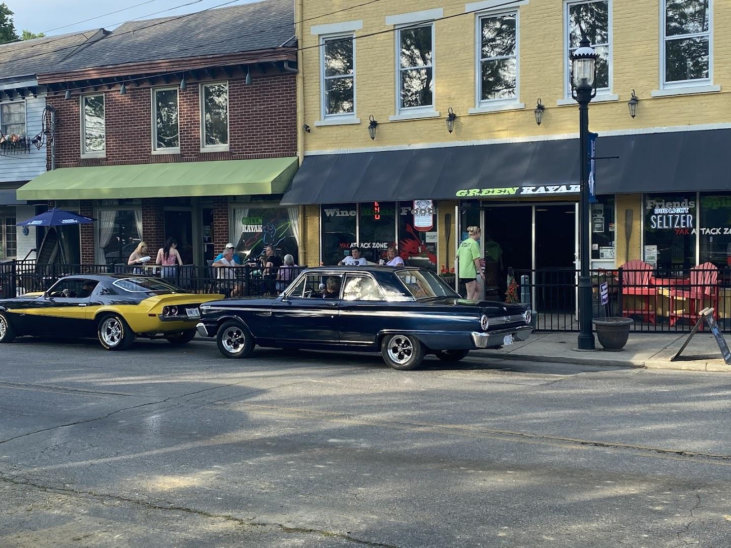 Green Kayak Grille & Pub