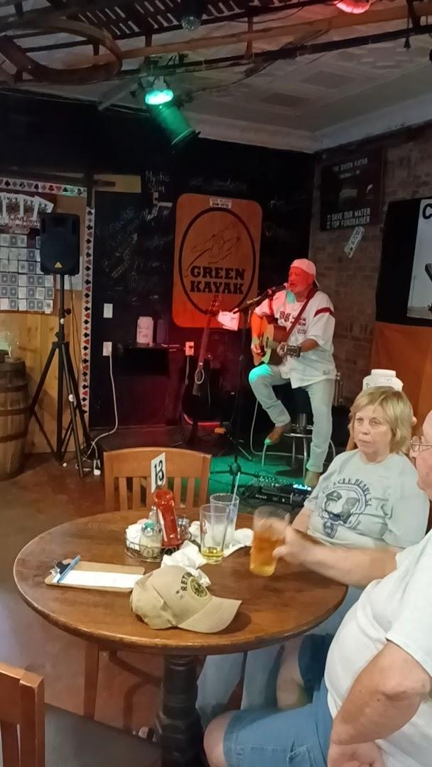 Green Kayak Grille & Pub